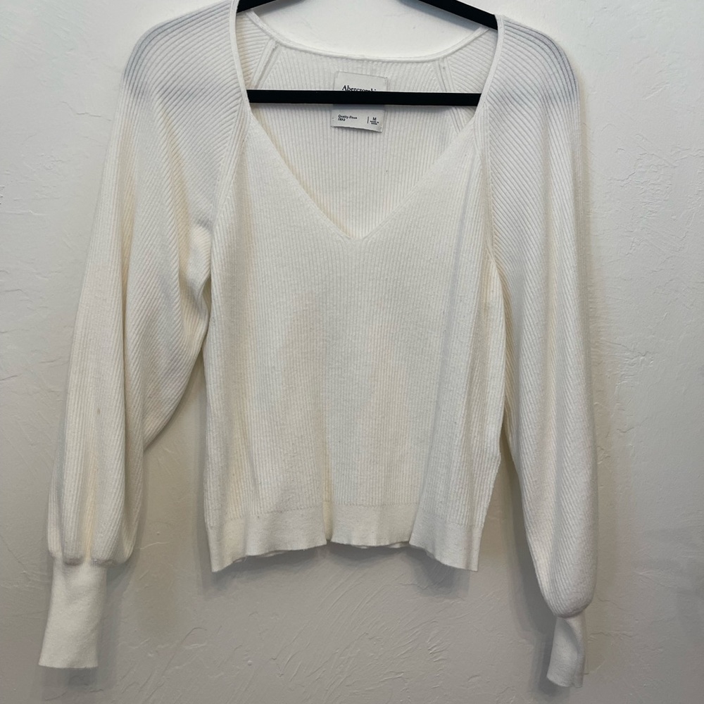 Abercrombie white knit top sz M